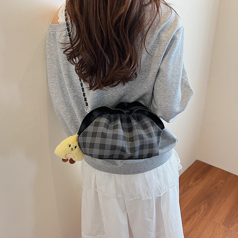 Fashionable checkered cloud bag 2025 Summer new style, high-end pleated chain bag, stylish shoulder bag, niche crossbody bag Application Scenario