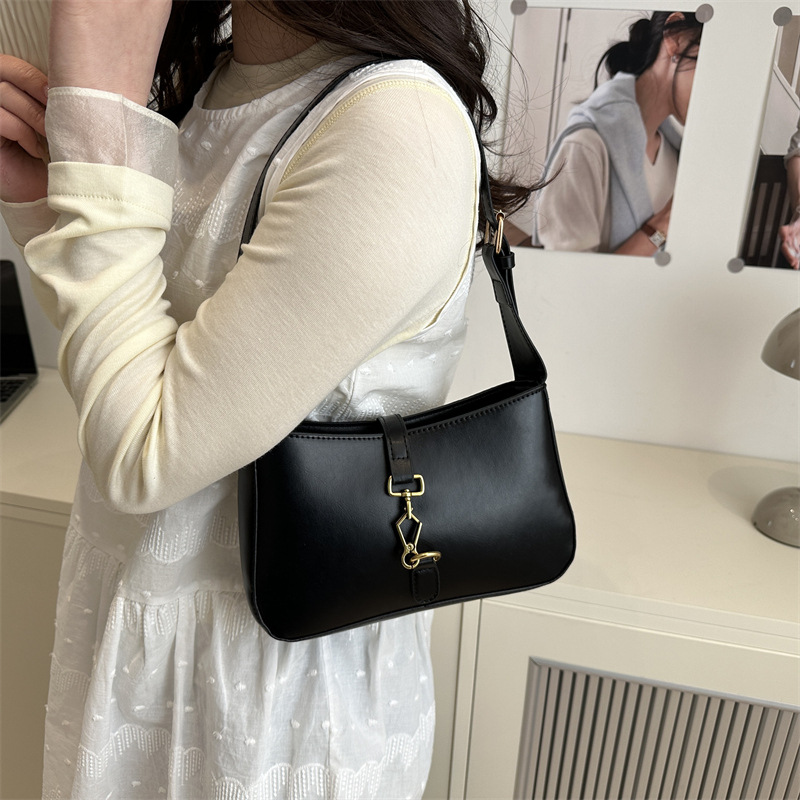 This is a new 2025 stylish and elegant single-shoulder crossbody bag with a solid color hook and a fresh underarm texture Specification drawing