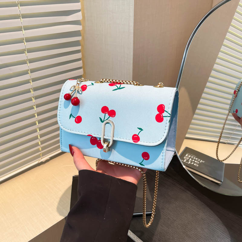 Fashionable and high-quality single-shoulder bag for women, Spring 2025 new style niche crossbody bag, stylish and versatile small square bag full figure
