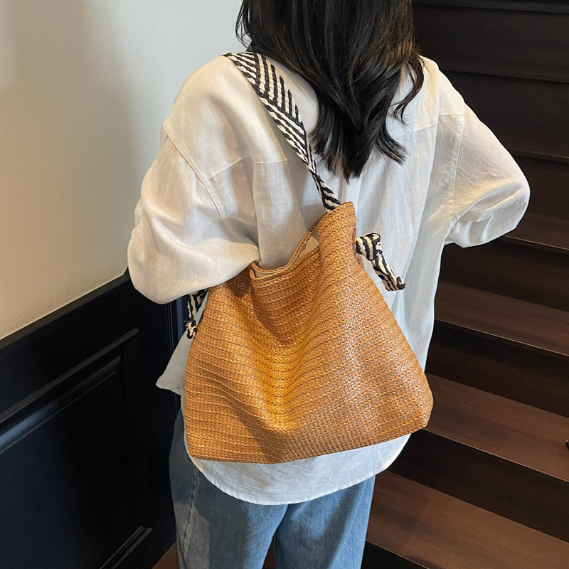 Large-capacity woven bag 2025 new style straw woven single-shoulder bag, seaside vacation stylish underarm bag, large-capacity bucket bag Specification drawing
