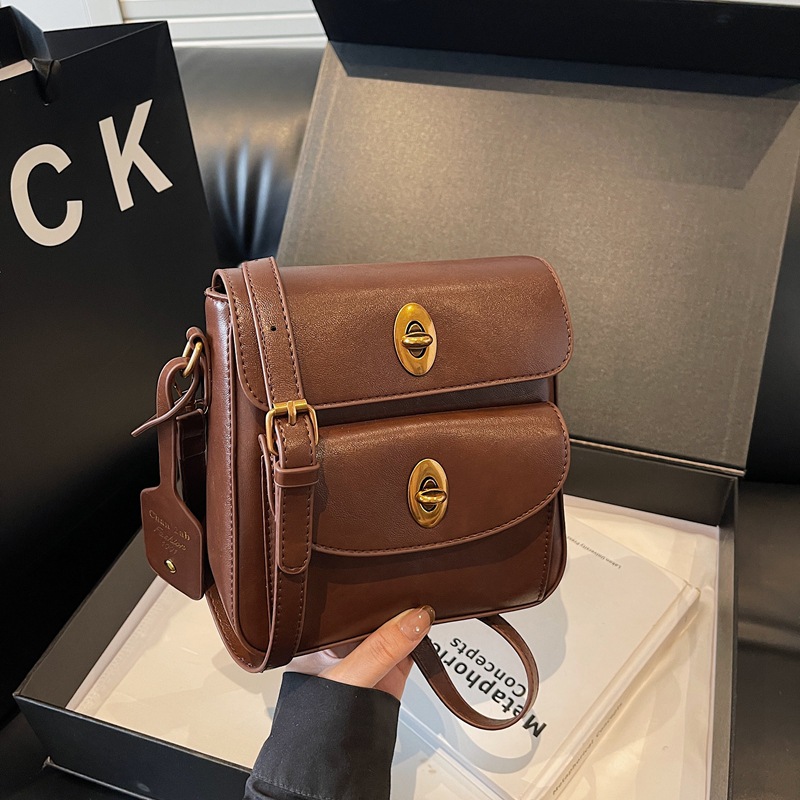New small bag for women 2024, retro, simple and versatile small square bag, high-end texture, trendy and fashionable commuting crossbody bag full figure