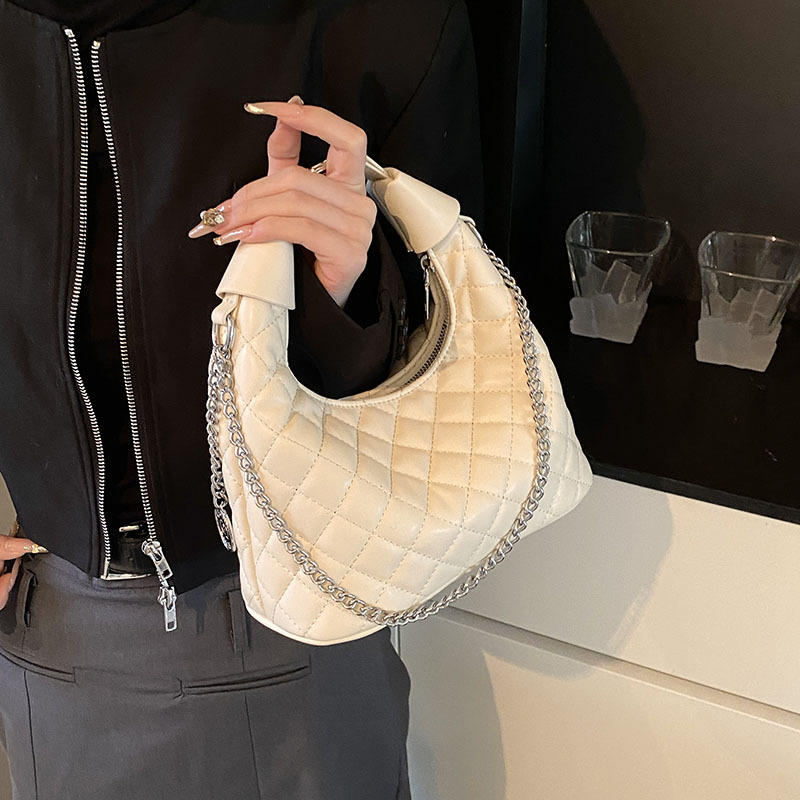 Fashion chain hand-held pea bag for women 2025 New style simple and elegant single-shoulder bag, niche design trendy crossbody bag full figure