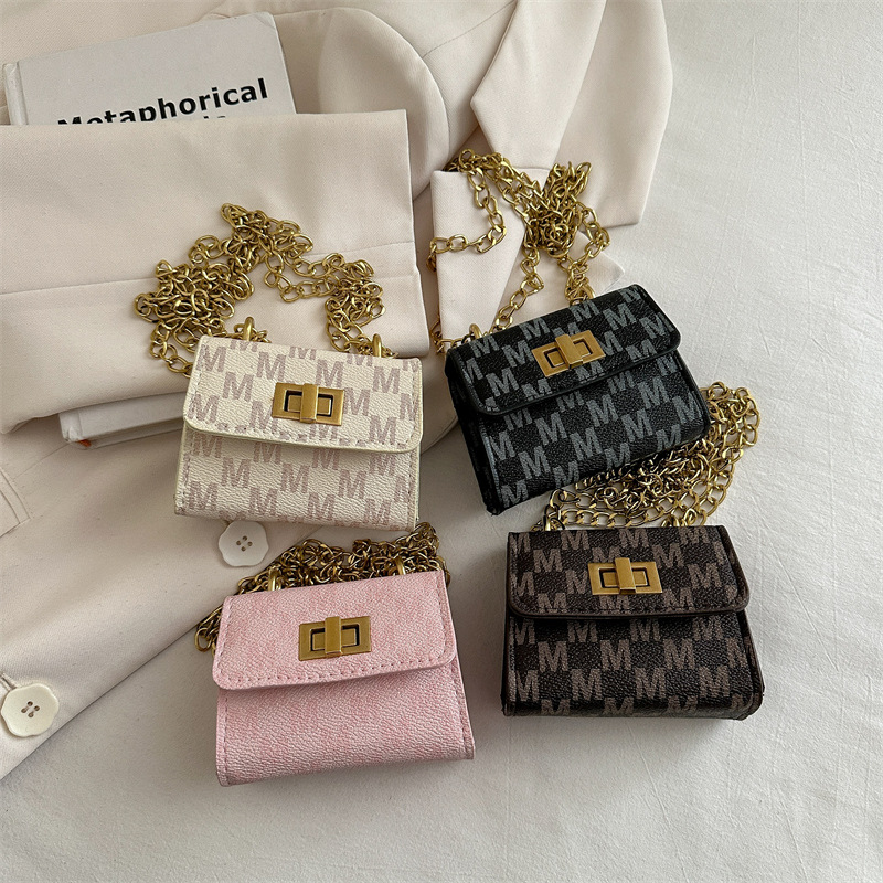 Spring 2025 new women's bags: Fashionable single-shoulder bag, casual chain small square bag, fashionable and individual crossbody bag, red envelope opening Application Scenario