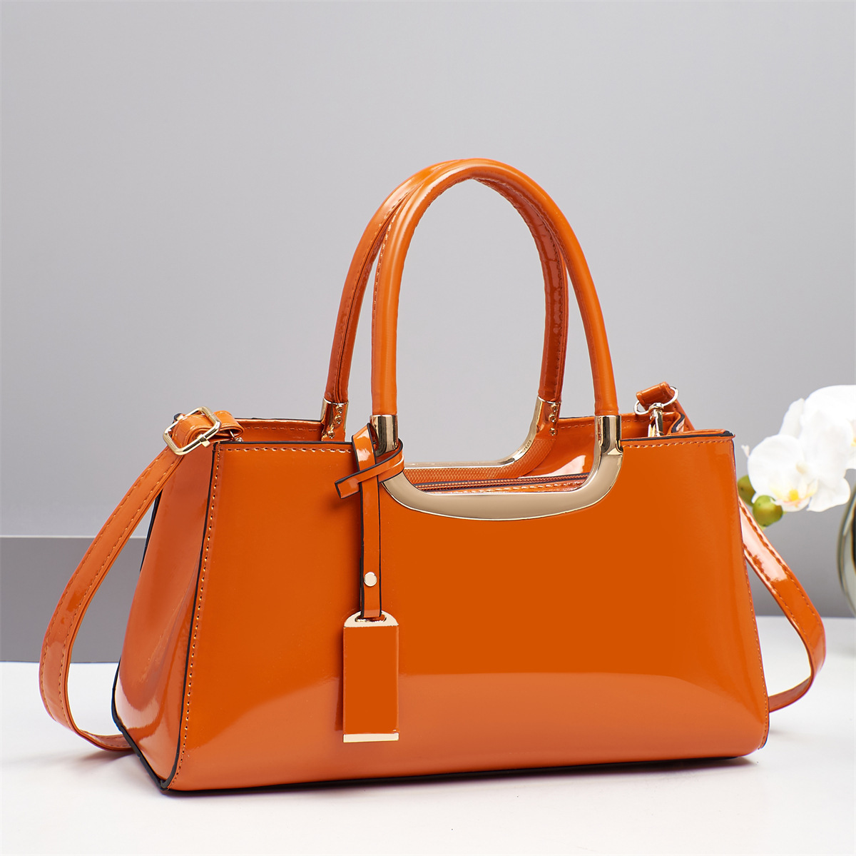 Fashionable patent leather shiny red women's bag 2025, bride's wedding crossbody bag, handbag, new women's dinner bag Application Scenario