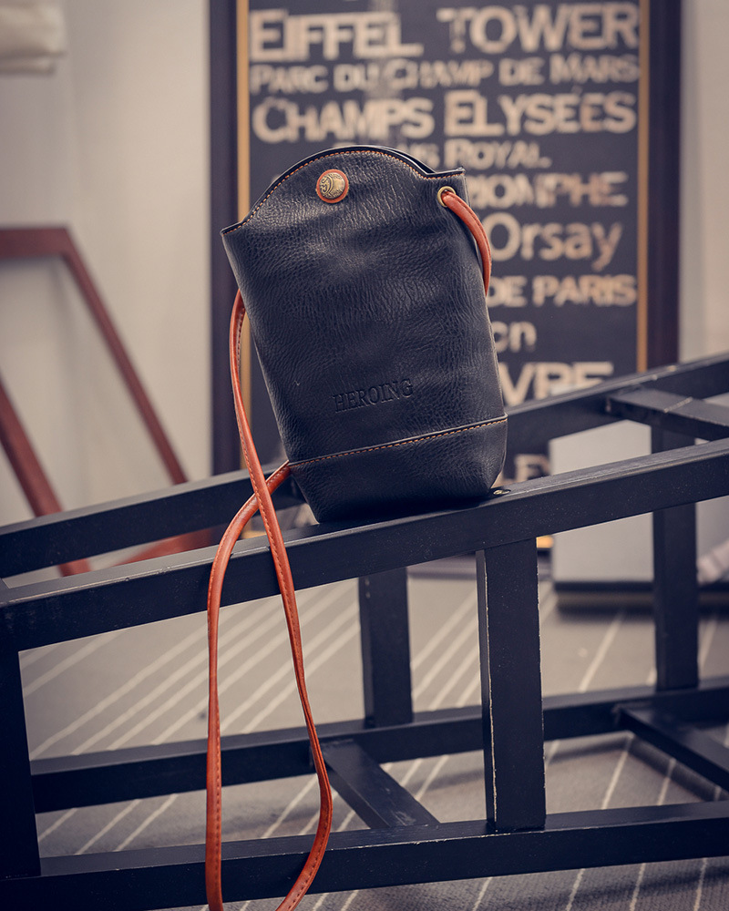 2020 new retro pu women's bag, simple and personalized mobile phone bag, coin purse, mini single-shoulder crossbody small bag details Picture
