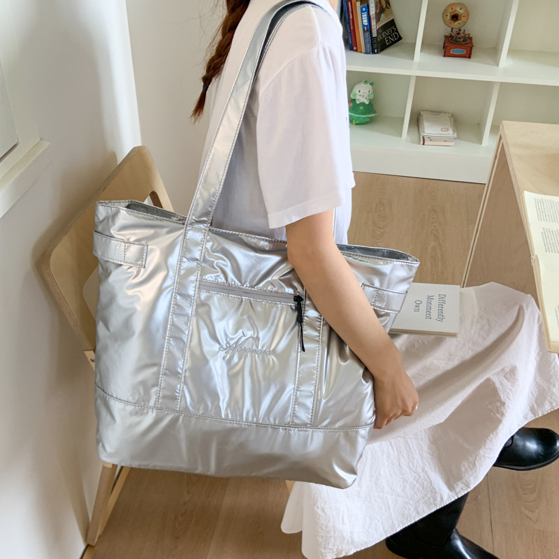 2025 New style simple outdoor travel tote bag, casual handbag, portable shoulder bag, large-capacity underarm bag for women Specification drawing