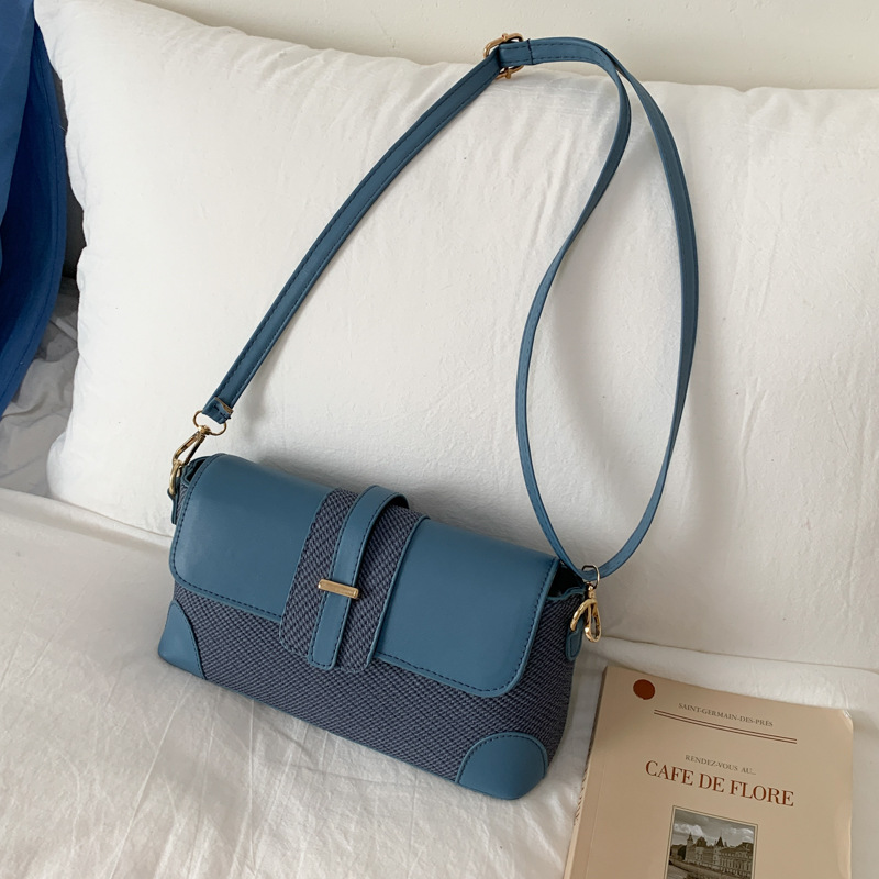 This year, the "Small Bag Women 2025 Summer New Korean-style crossbody Bag" is in vogue. It's a casual and fashionable underarm baguette single-shoulder bag full figure