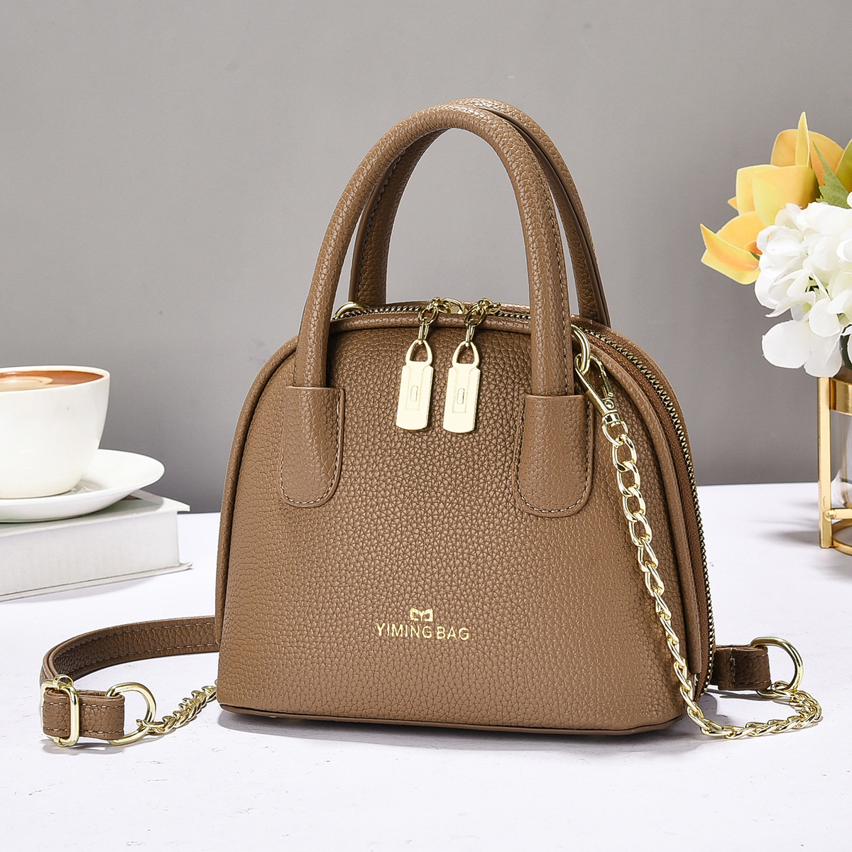 The 2025 new shell bag, hand-held small bag, crossbody single-shoulder bag, fashionable women's bag and bowling bag are selling well across cross-border markets details Picture