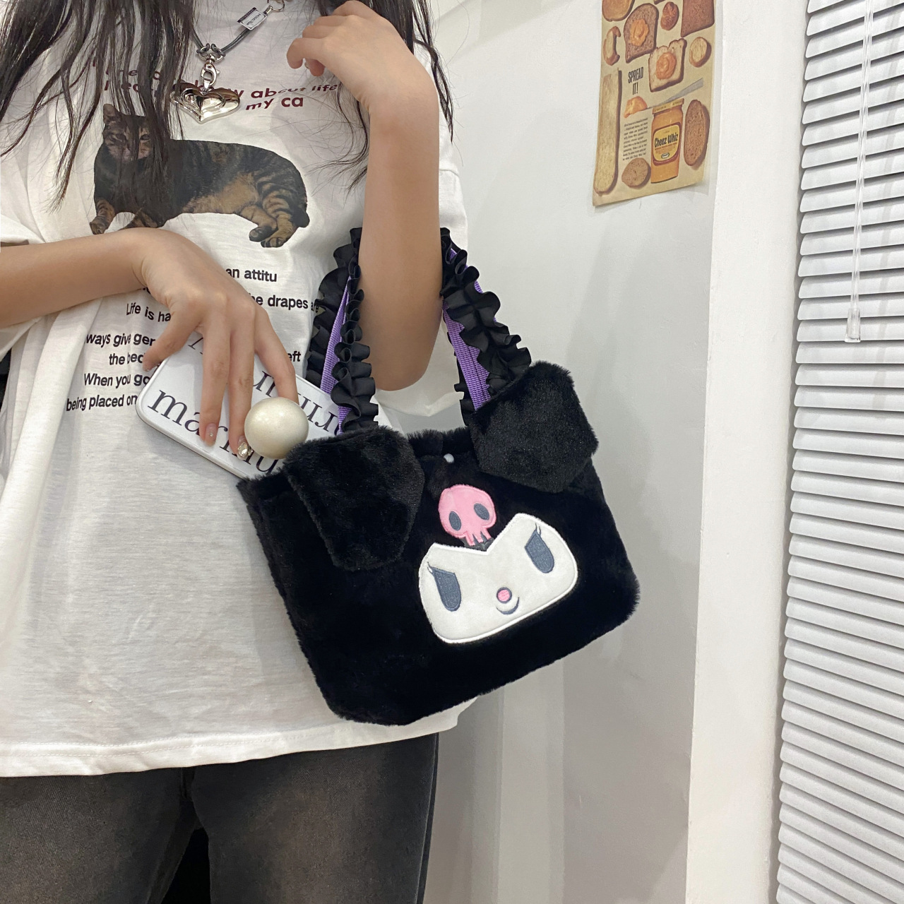 Wholesale of new ribbon plush toy bags, girls' shoulder bags, hand-held large-capacity festival gifts, makeup bags and storage bags Application Scenario