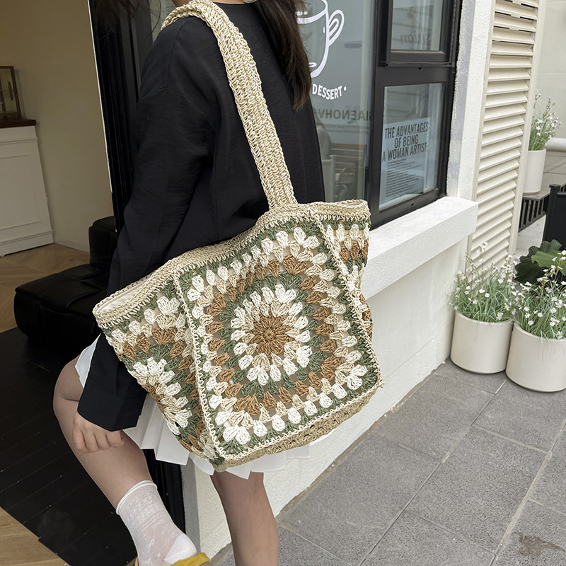 2025 New Grandmother checkered single-shoulder bag, ethnic style woven bag, large capacity underarm bag, high-end crochet tote bag details Picture