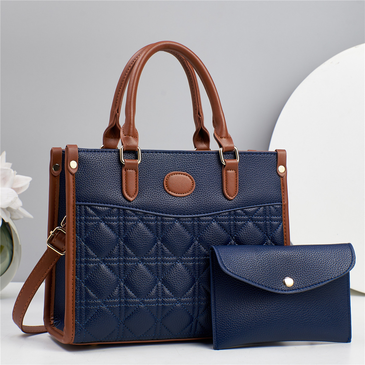 This is a new 2025 women's bag with a large capacity, fashionable and trendy single-shoulder embroidered thread, and a niche crossbody handbag Specification drawing