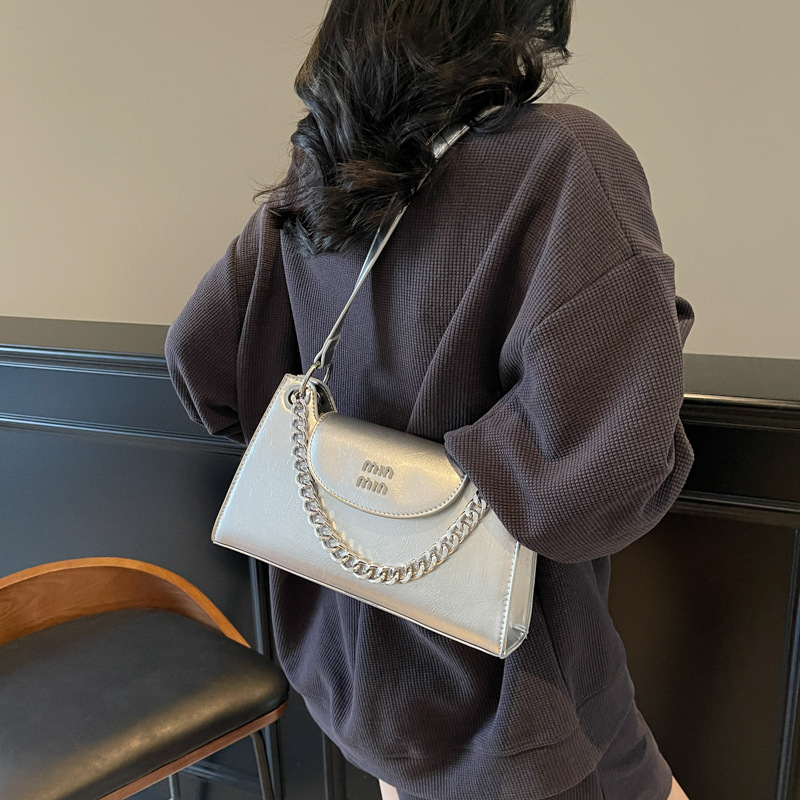 Cross-border high-end chain underarm bag for women, 2025 new Korean style, fashionable, niche and simple commuting single-shoulder crossbody bag Specification drawing