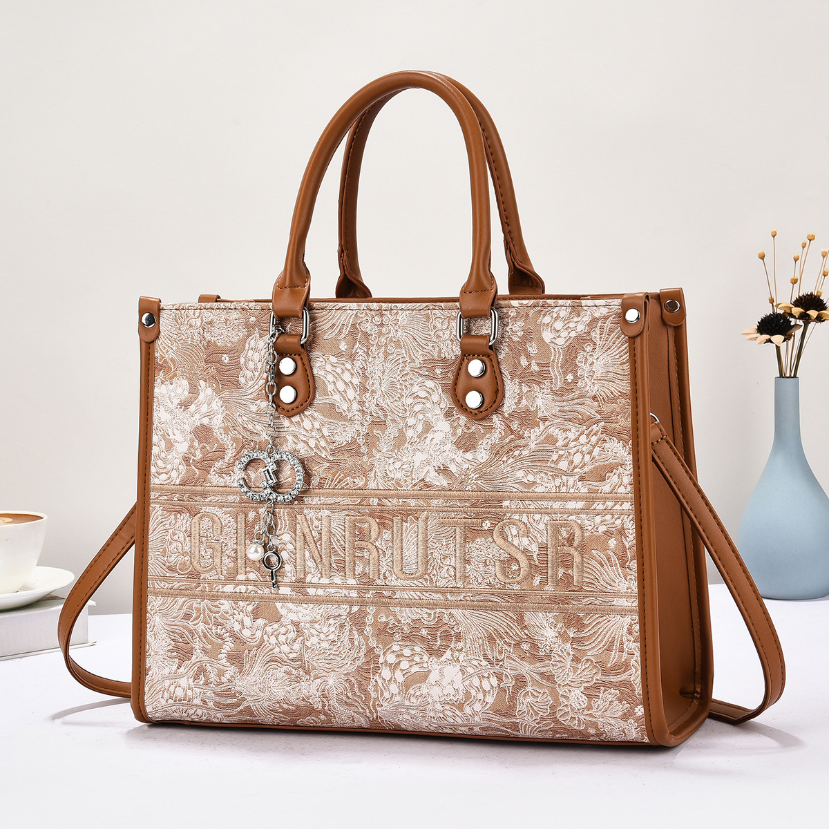 The 2025 new national trend women's bag features a fashionable and high-quality lettered tote bag with large capacity and a single-shoulder handbag Application Scenario