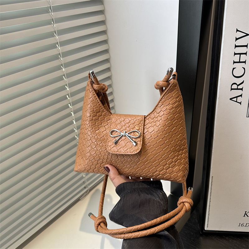 Large-capacity casual underarm bag 2025 new solid color fashionable Korean style simple bow single-shoulder crossbody women's bag full figure
