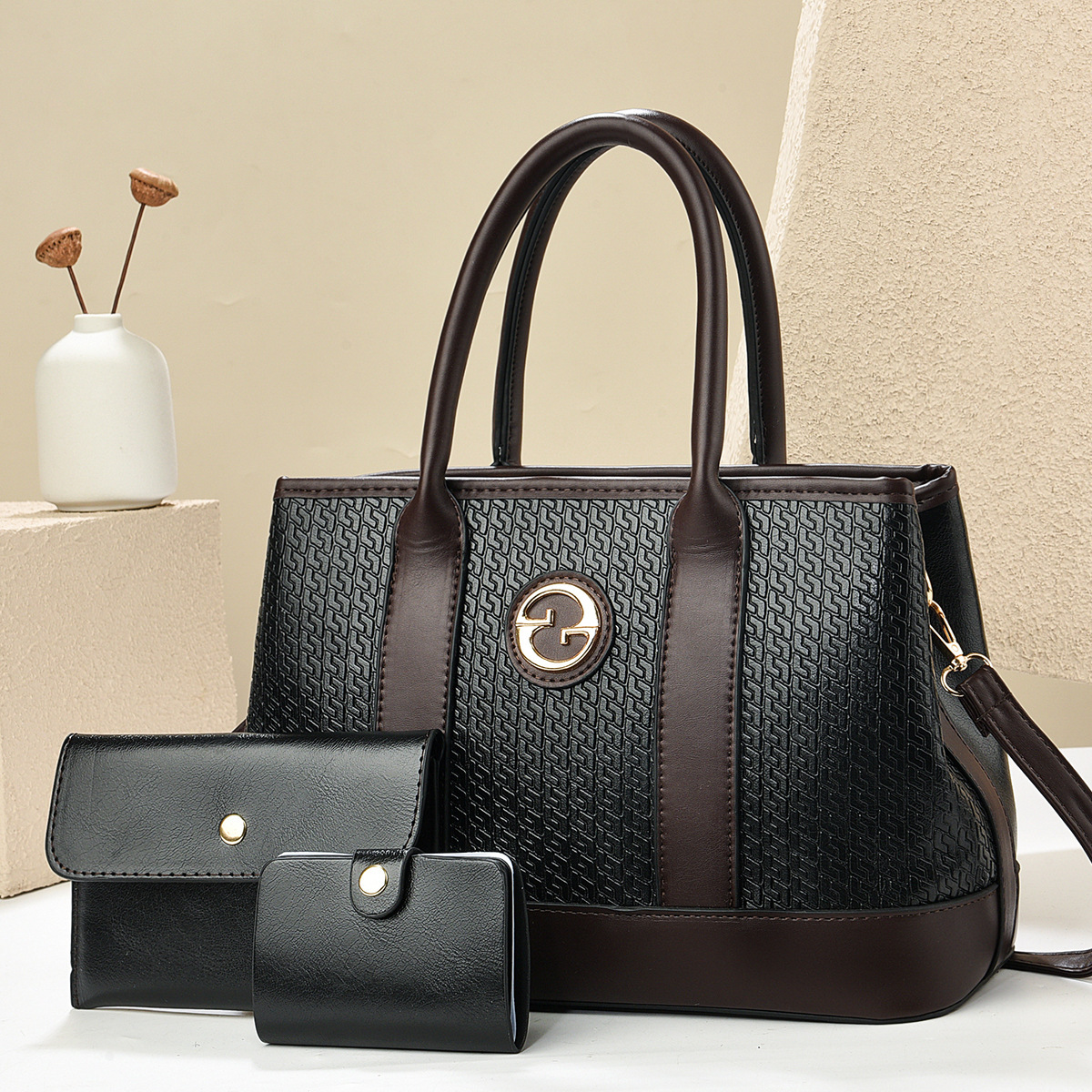 The 2025 new high-appearance-level embossed and patterned high-end three-piece design single-shoulder bag is a versatile cross-border women's bag full figure