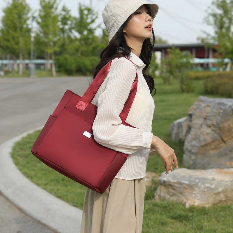 New large-capacity tote bag, Oxford cloth lightweight commuting briefcase, multi-layer casual travel single-shoulder bag, hand-held bag details Picture