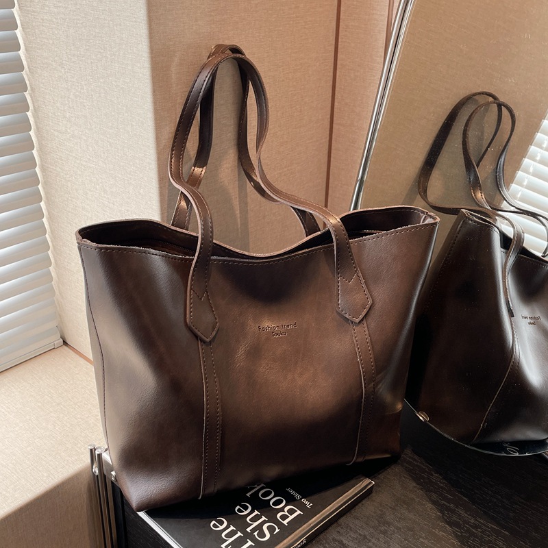 A simple and versatile women's large-capacity 2024 new casual single-shoulder underarm bag. This year's popular commuter tote bag Specification drawing