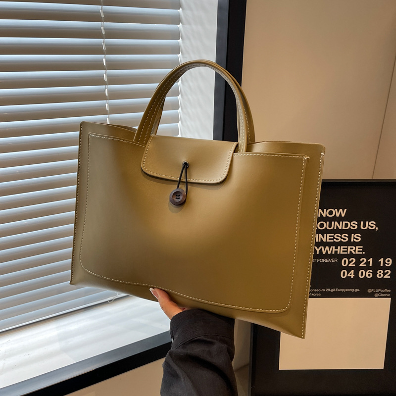 A simple and large-capacity handbag for women, a new style of fashionable and retro tote bag in 2024, a solid color for commuting to work details Picture