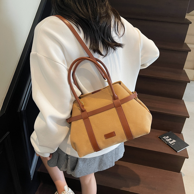 The 2025 new style of fashionable single-shoulder bag, high-end crossbody bag, color-blocking hand-held mother-and-child bag, versatile tote bag Application Scenario