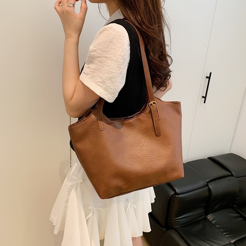 Retro large-capacity women's bag, 2025 new trendy Korean style versatile tote bag, fashionable single-shoulder commuter bag details Picture