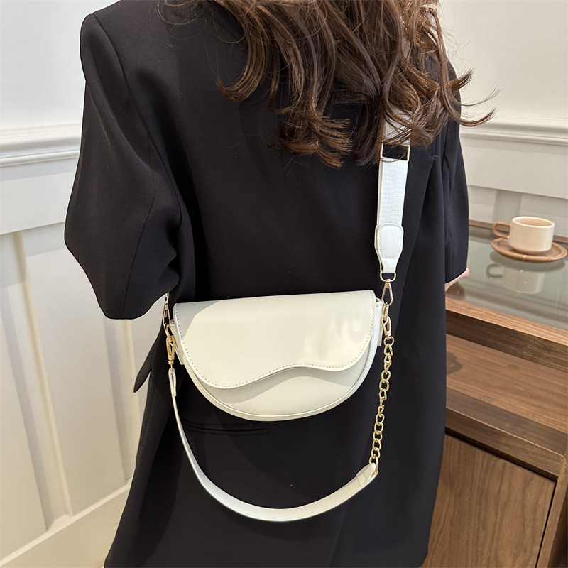 Retro small bag for women 2024 new trendy spring/summer single-shoulder crossbody bag, niche design wide shoulder strap underarm saddle bag details Picture