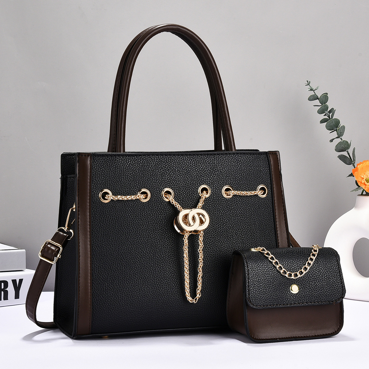 "2025 New style of foreign trade wholesale factory direct sales, trendy and versatile, large-capacity hand-held crossbody women's outdoor bag. full figure