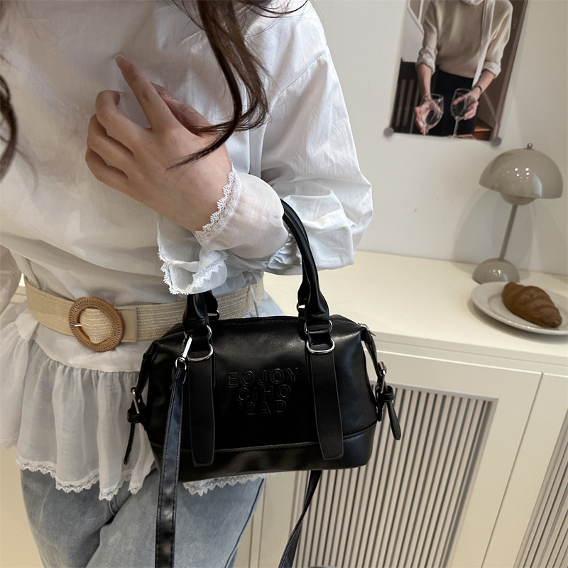 Simple design, fashionable commuting single-shoulder handbag, a new high-end crossbody pillow bag for women in spring 2025 Specification drawing