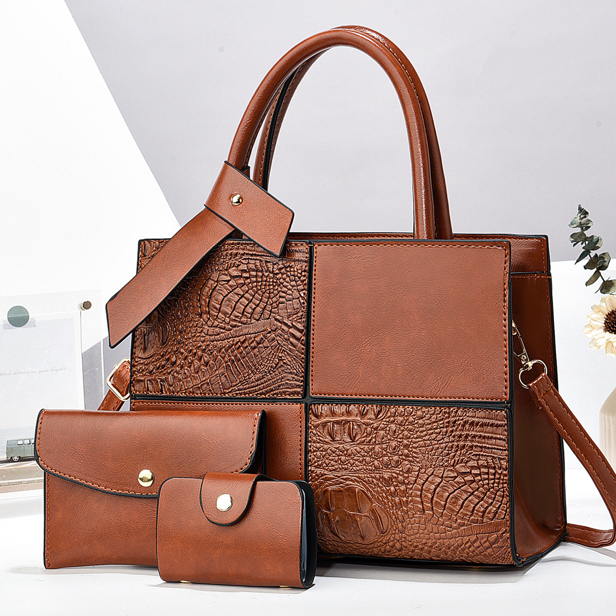 Cross-border versatile single-shoulder bag, large-capacity lightweight crossbody bag, new patchwork crocodile pattern fashionable three-piece handbag set Specification drawing