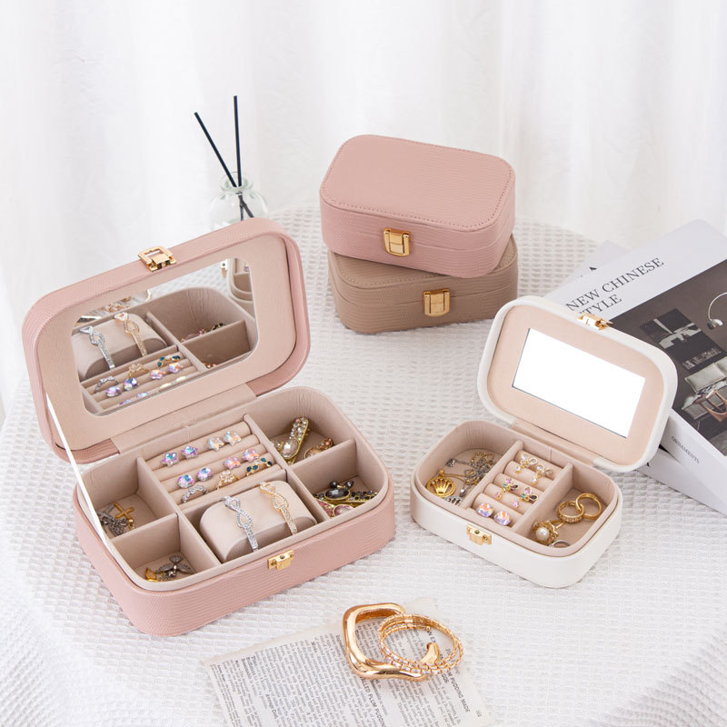 Wholesale of new lizard-patterned light luxury fabric portable jewelry boxes, jewelry boxes and accessory compartments from the source factory full figure