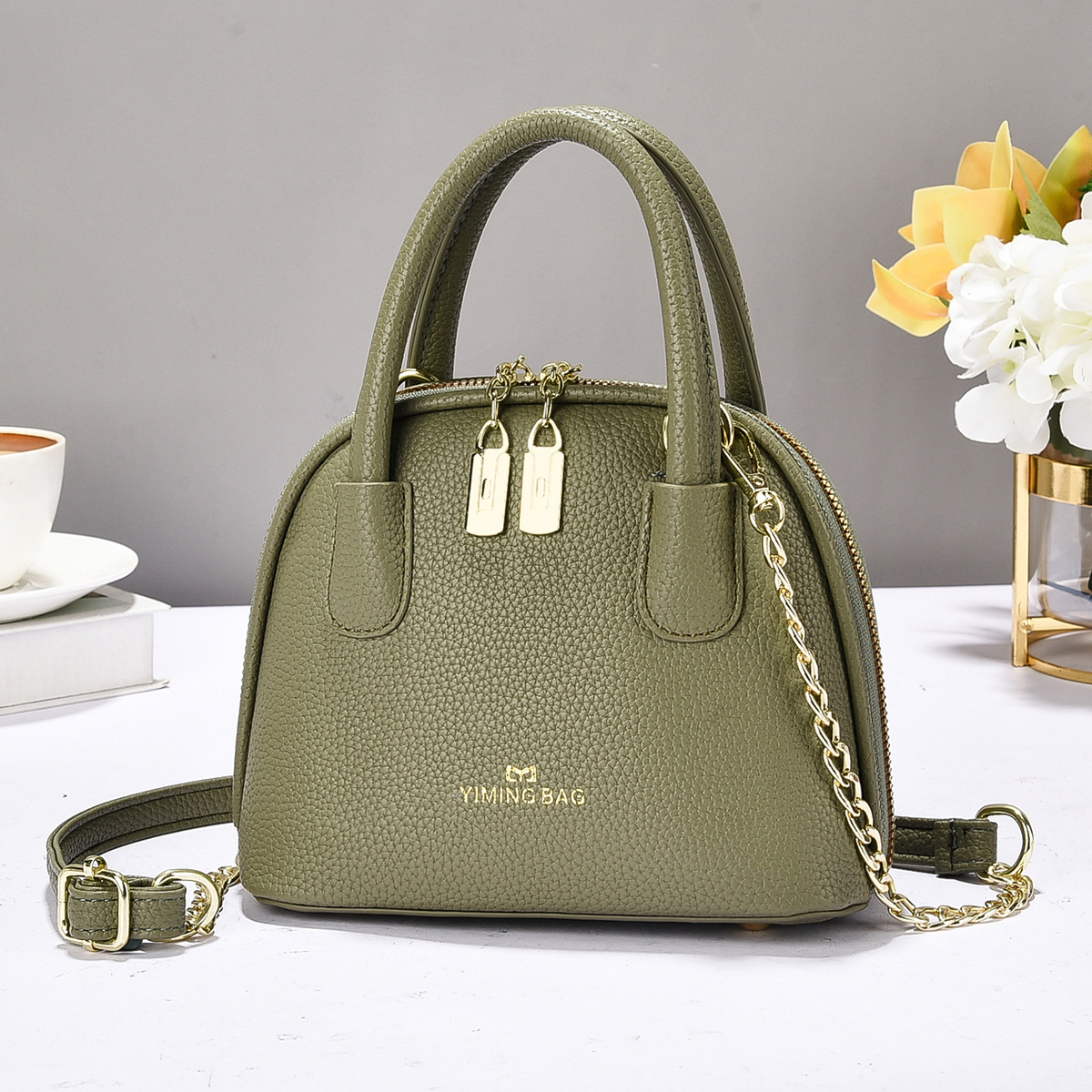 The 2025 new shell bag, hand-held small bag, crossbody single-shoulder bag, fashionable women's bag and bowling bag are selling well across cross-border markets Application Scenario