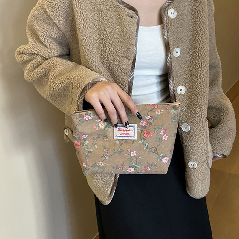 New embroidered canvas pen case storage bag, retro cross-border women's style Chinese-style hand-held bag opening makeup brush pen storage bag Application Scenario