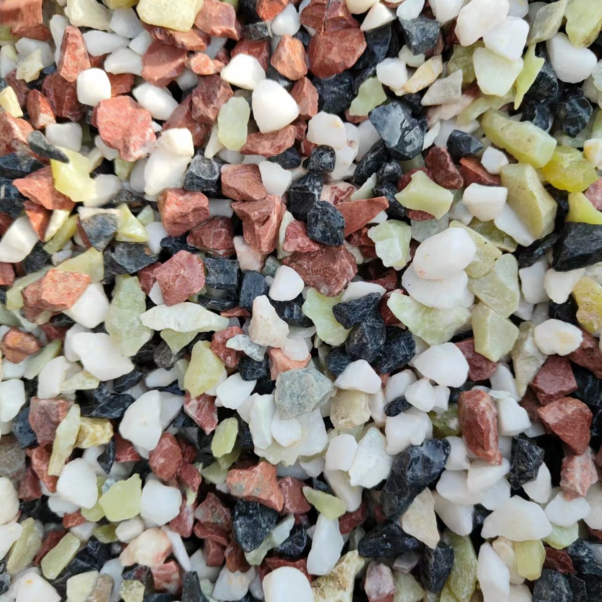 Washed stones, pebbles, colored stones, five-color stones, glued stones, gravel, lime stones, white stones, yellow stones, factory approval Application Scenario