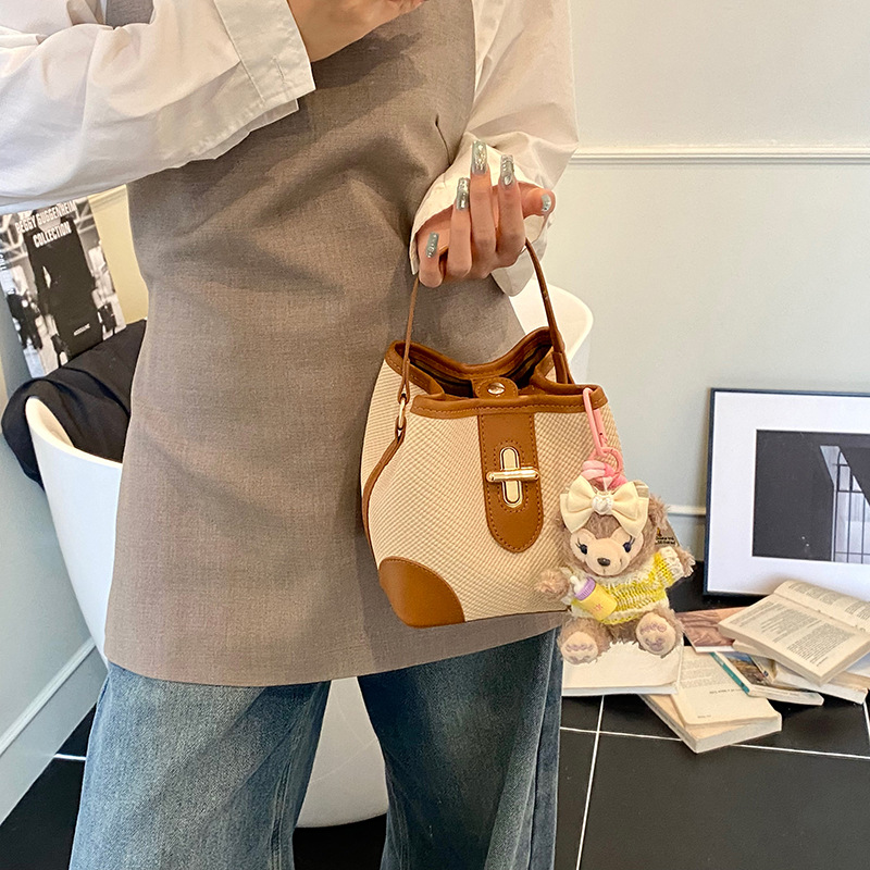 The 2025 new high-end lychee pattern hand-held bucket bag is a stylish and versatile single-shoulder bag for women and a trendy crossbody bag details Picture