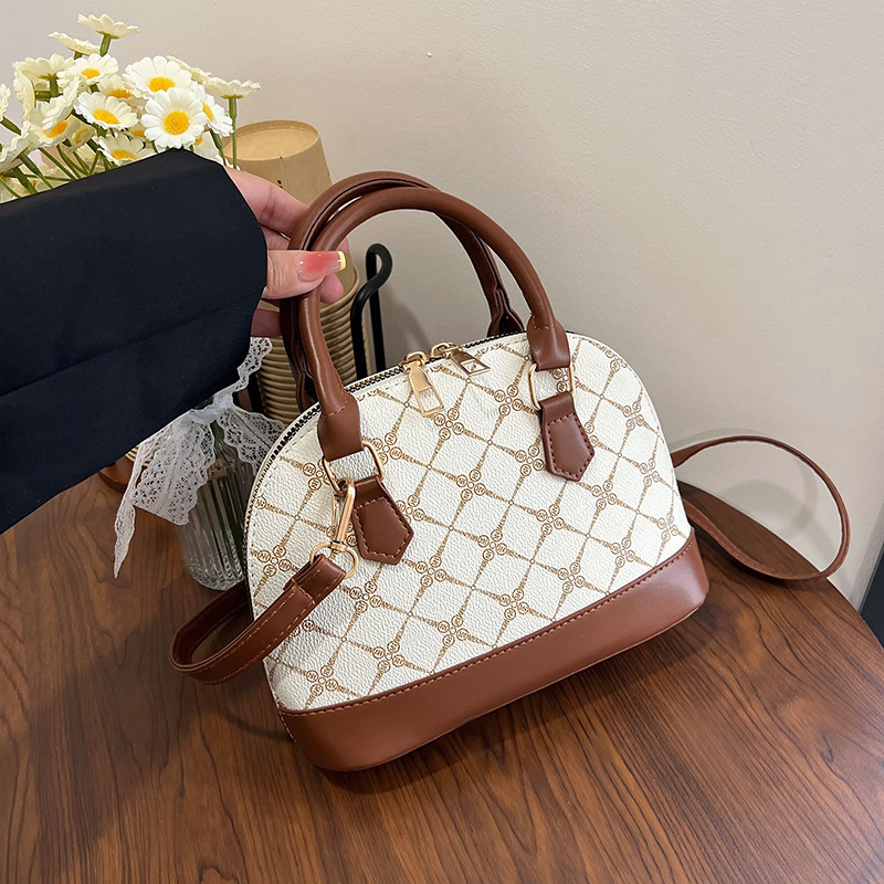 The Shell Bag 2025 new style fashionable and simple bag, retro and trendy hand-held shoulder bag, casual crossbody bag, suitable for women full figure