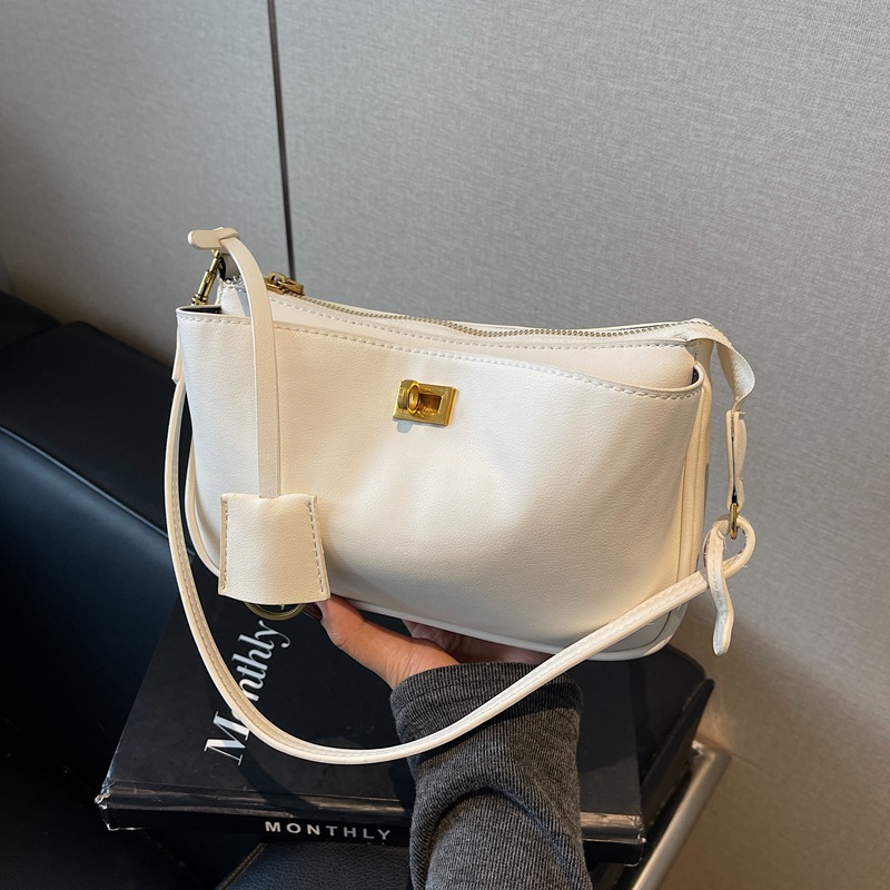 Fashionable and versatile underarm bag 2025 new style simple and casual small square bag with a high-end and niche design crossbody bag details Picture