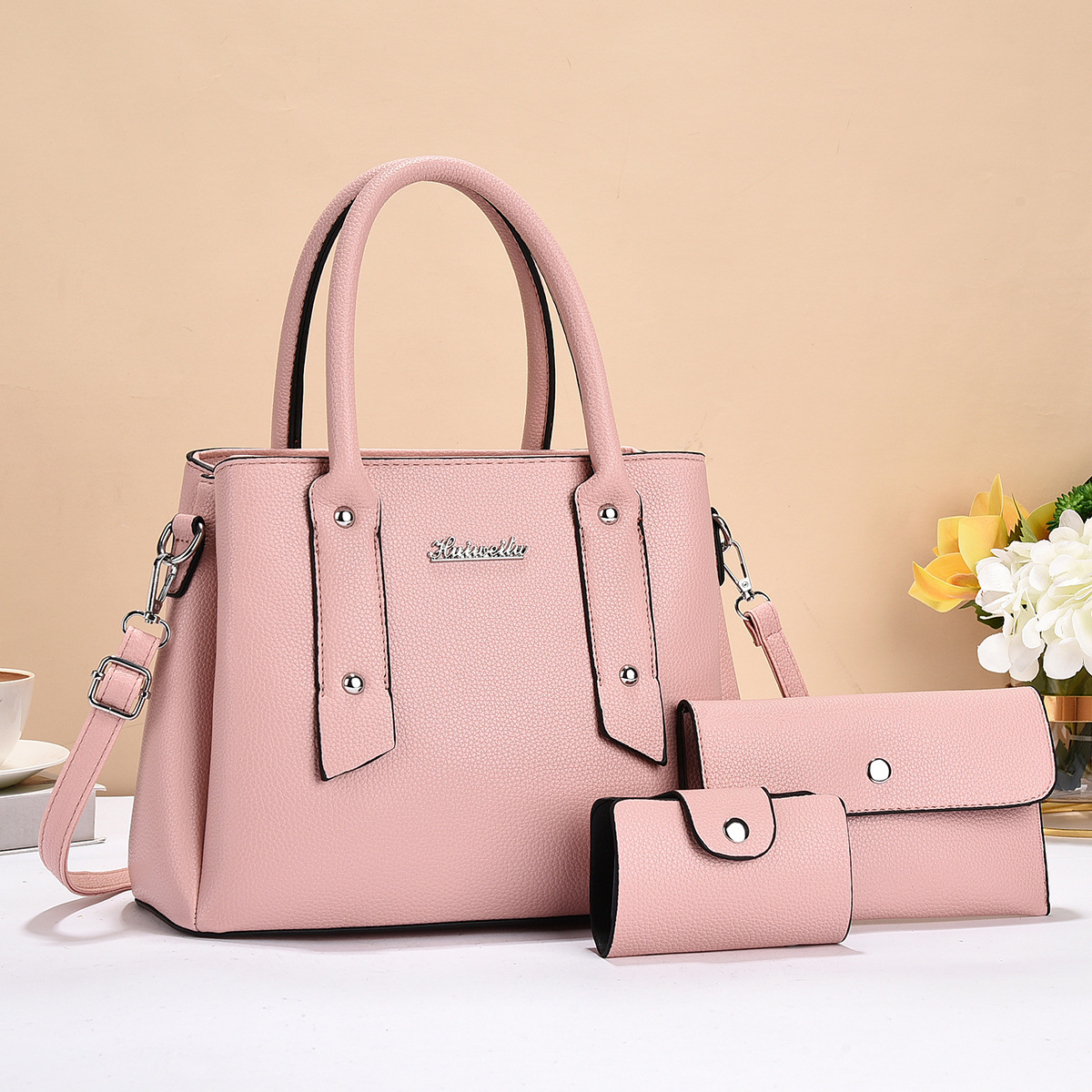 2024 New multi-layer mother and child bag three-piece set, fashionable handbag, cross-border versatile, large-capacity single-shoulder crossbody bag Application Scenario