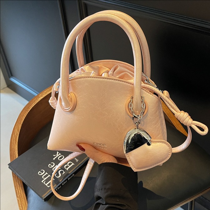 Korean niche hand-held shell bag for women 2025 new style fashionable single-shoulder underarm bag, casual and versatile crossbody bucket bag full figure