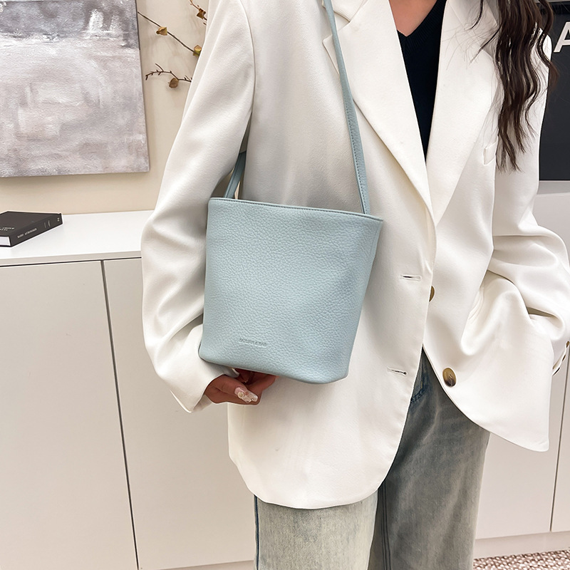 A retro and high-end lychee pattern bucket bag for women, a new 2025 simple, fashionable and versatile single-shoulder crossbody bag for commuting Specification drawing