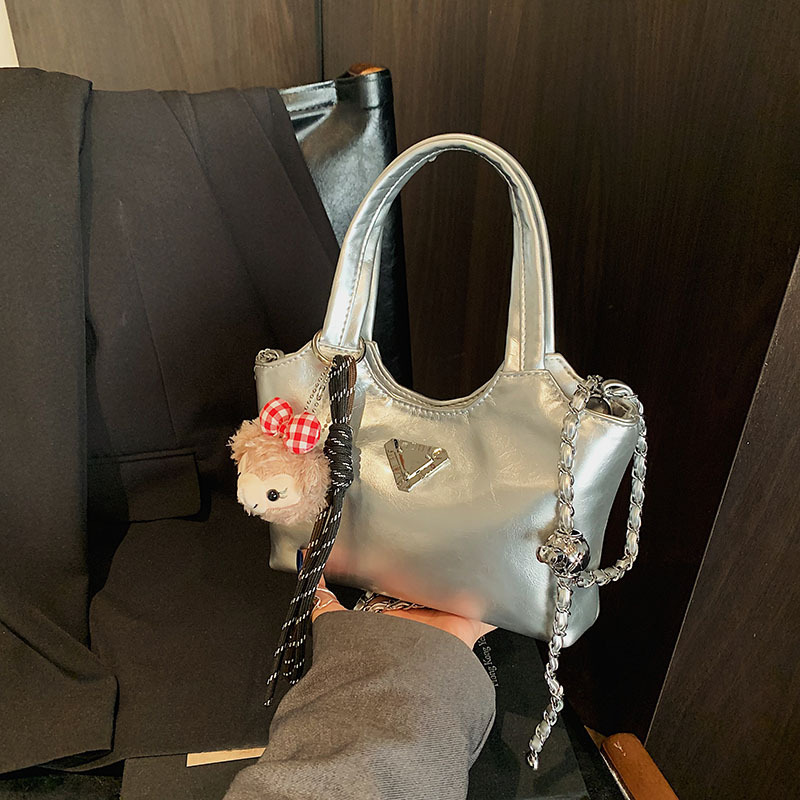 Versatile hand-held small bag for women, 2025 new retro crossbody bag, fashionable small handbag, bucket bag, simple single-shoulder bag details Picture