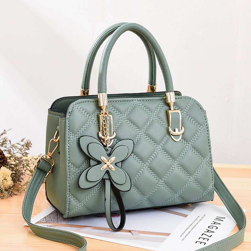 2022 New trendy women's bags for foreign trade: Women's diamond-shaped embroidered thread handbag and women's small chanel-style single-shoulder crossbody bag full figure