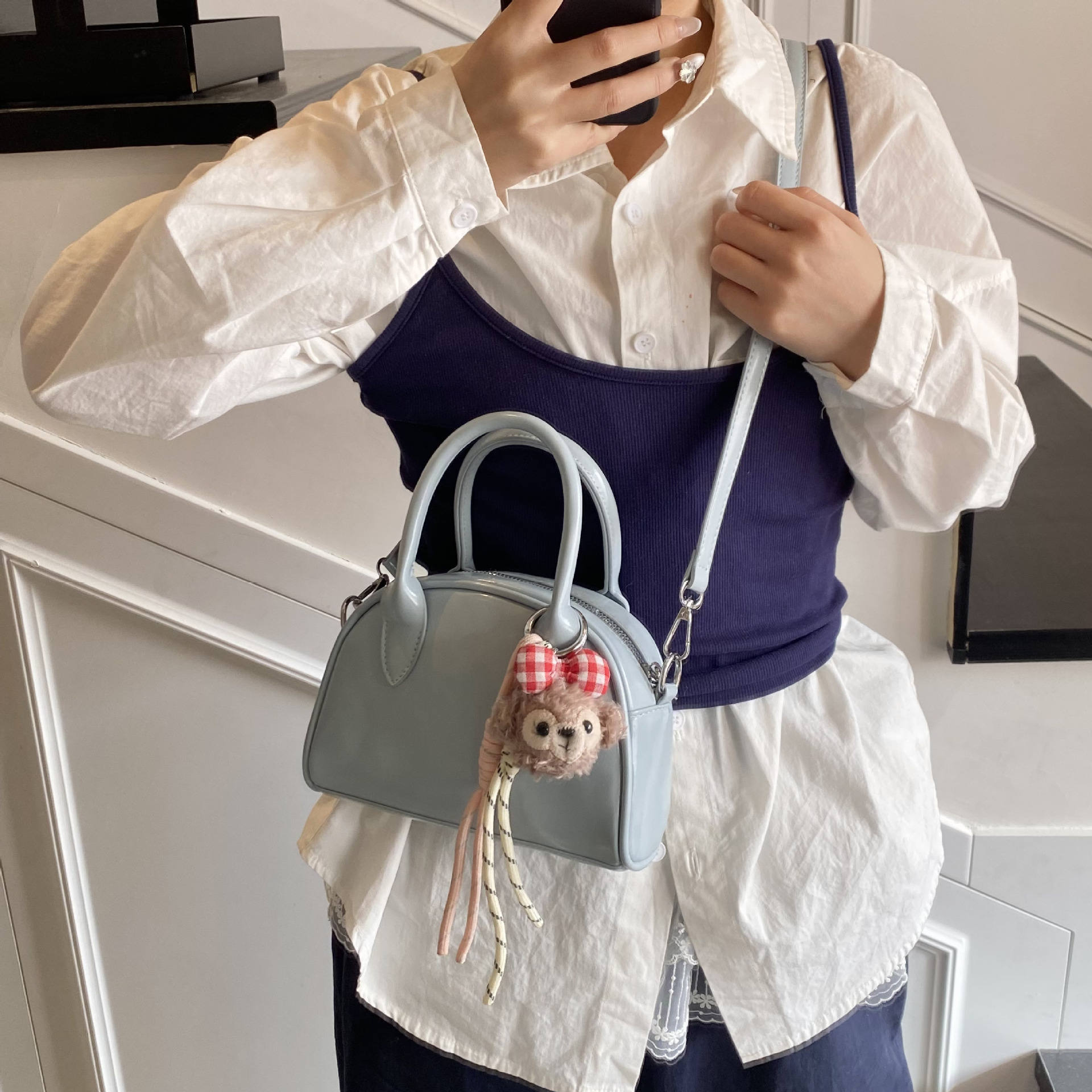 High-end and stylish small bag for women, 2025 new spring versatile crossbody bag, fashionable and simple hand-held bowling bag details Picture