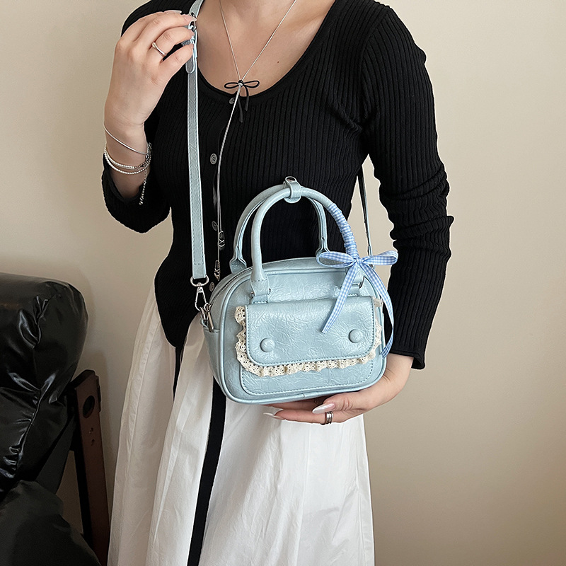 A simple and elegant bowling bag for women, a new summer 2025 fashion, trendy and niche design, single-shoulder crossbody bag Specification drawing