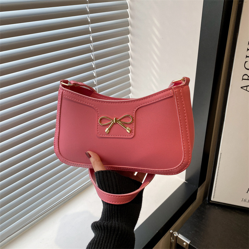 Artistic, simple and stylish single-shoulder bag for spring 2025, a trendy, retro and fashionable underarm bag, a stylish small square bag for women full figure