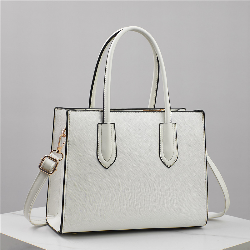New large-capacity mom bag for women in 2024, a fashionable solid color slim shoulder crossbody bag manufacturer wholesale Application Scenario