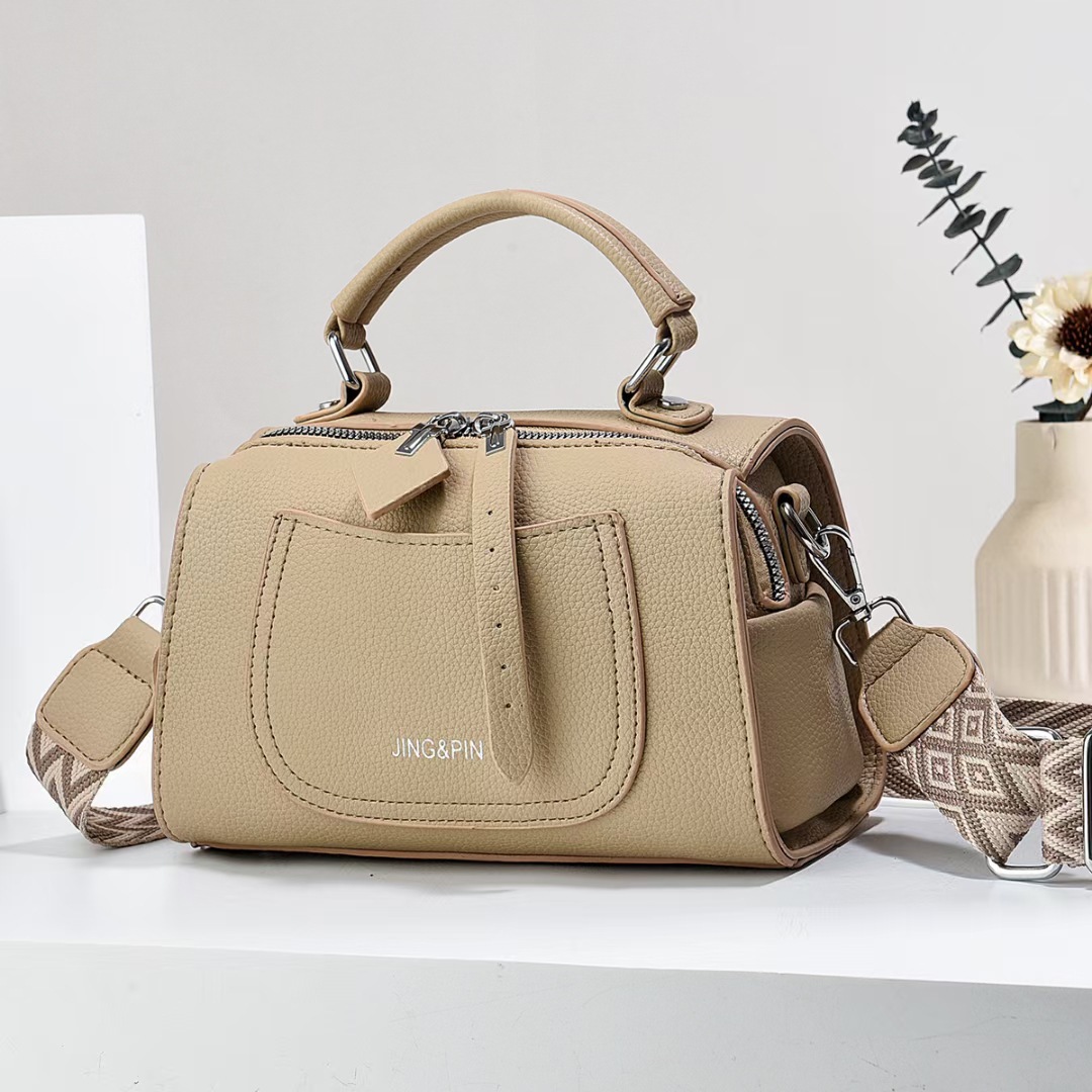 Wholesale of new solid-color women's bags for foreign trade in 2024, fashionable and trendy single-shoulder, crossbody, hand-held pillow small bags from the manufacturer Specification drawing