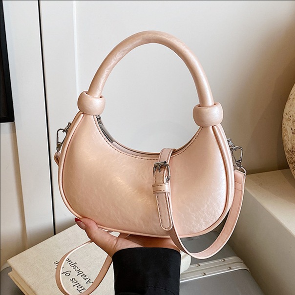 A new, trendy, stylish and individualistic single-shoulder crossbody bag for women in 2025, featuring a unique French and niche style full figure