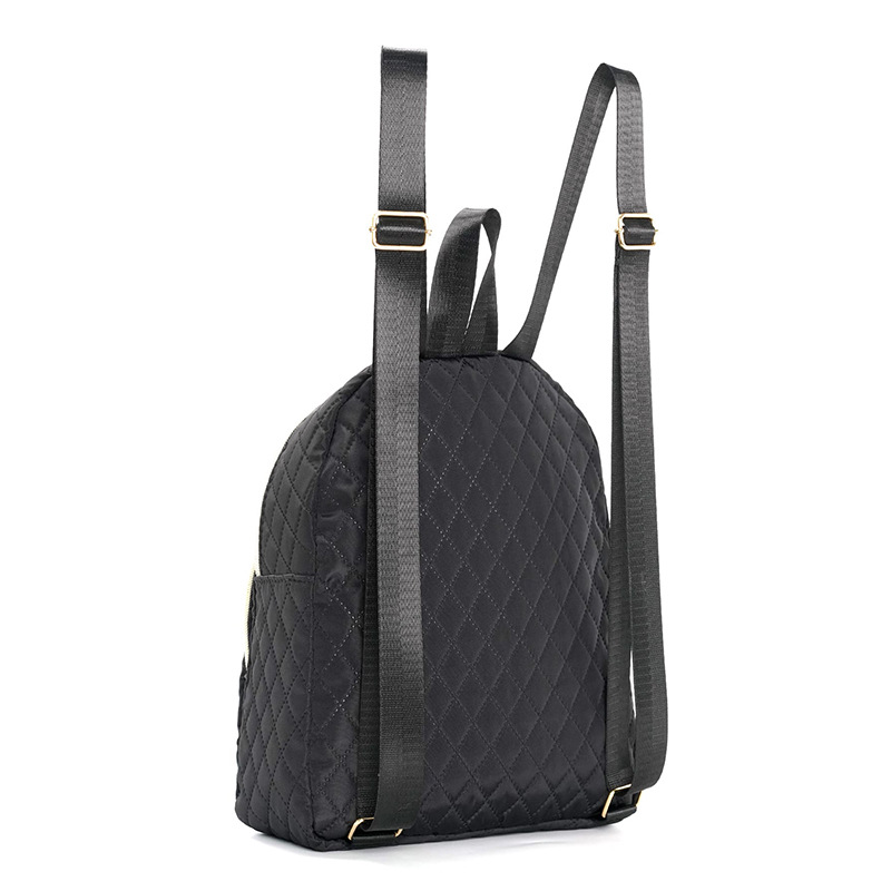 Minimalist and fashionable basic commuting quilted solid color backpack, lightweight and large-capacity adjustable shoulder strap backpack Application Scenario