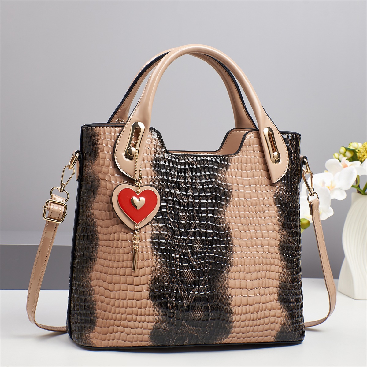 Cross-border shipping of the 2025 new lizard pattern trendy women's single-shoulder bag and simple handbag for foreign trade Specification drawing