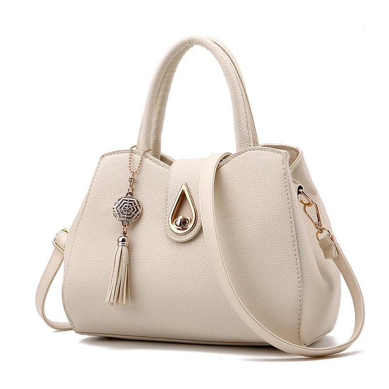 Cross-border consignment of 2022 new trendy women's bags, fashionable and sporty women's bags, crossbody single-shoulder handbags Application Scenario
