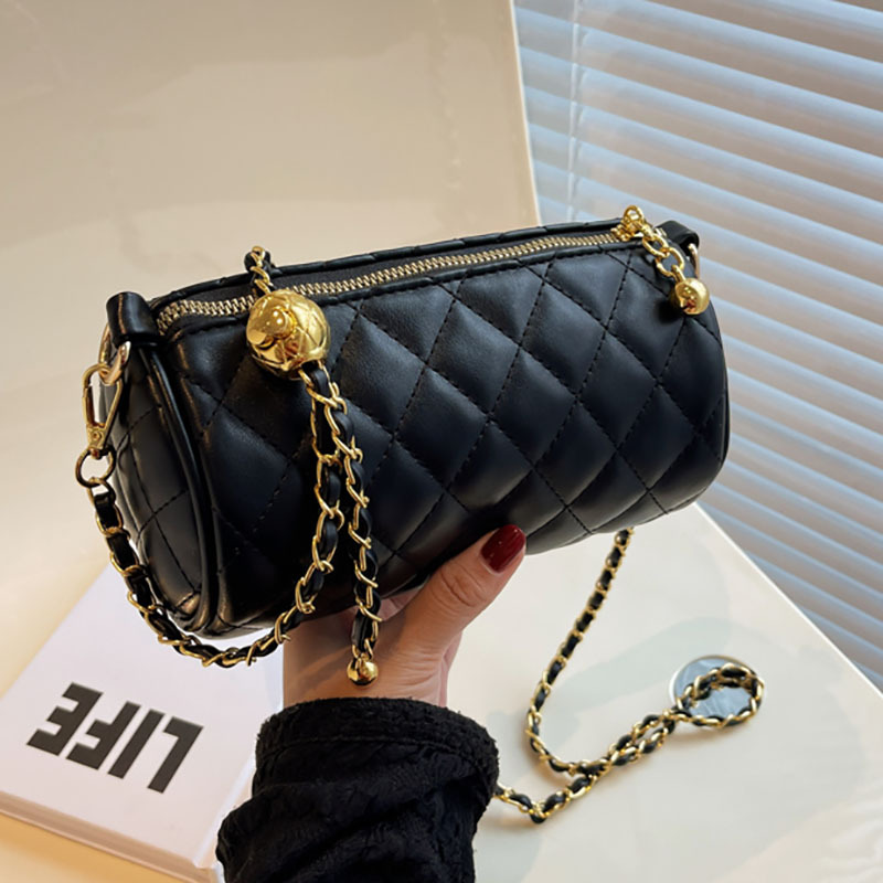 The diamond-shaped cylinder bag for women in 2024 is a new, trendy and stylish style. It is a versatile chain crossbody bag and a fashionable single-shoulder pillow bag full figure